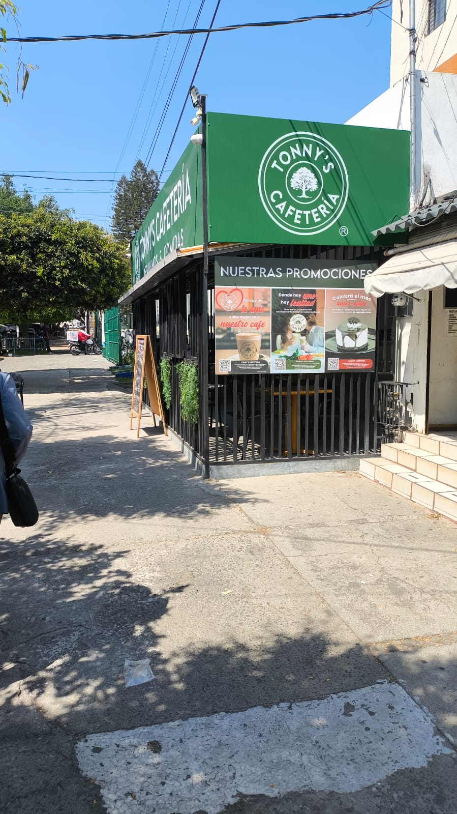 Tonny's Cafeteria Moderna